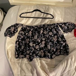 American Eagle Off the shoulder top